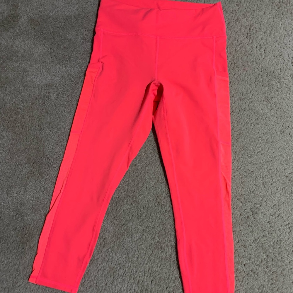 Mila High-Waisted Pocket Capri Powerhold